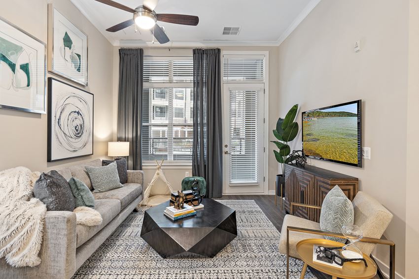 The Griffin Royal Oak Apartments, 25090 Woodward Avenue, Royal Oak, MI